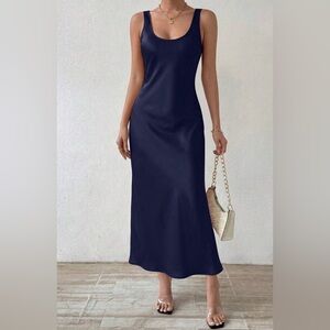 Sleek Navy Blue Scoop Neck Maxi Dress